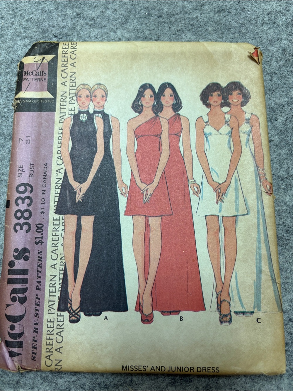 Vintage-Inspired Maxi Dress Pattern Print - Red, Black, White